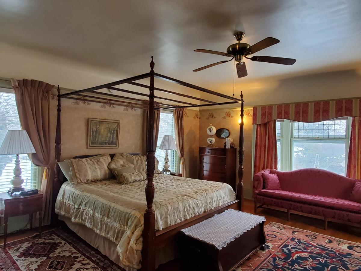 Saravilla Bed & Breakfast Bed & Breakfast 3*